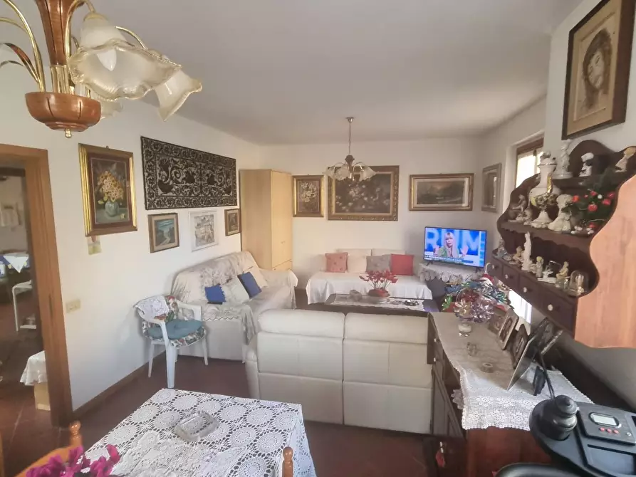 Immagine 10 di Villetta a schiera in vendita  a Massa