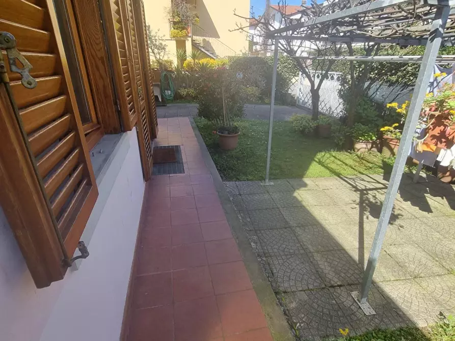 Immagine 6 di Villetta a schiera in vendita  a Massa