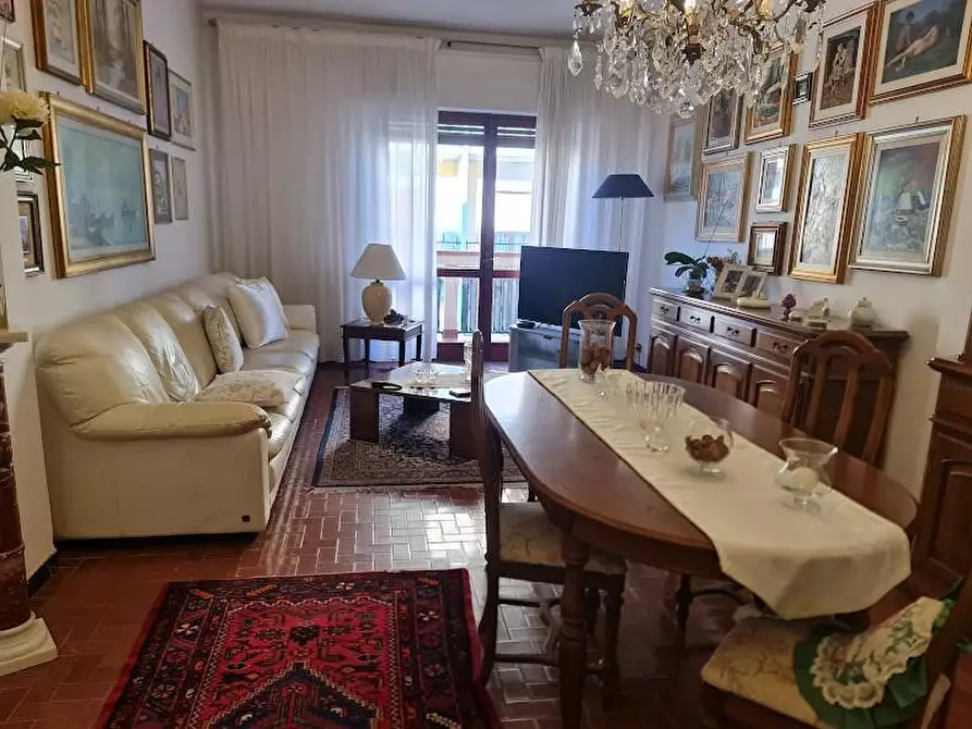 Immagine 1 di Appartamento in vendita  a Carrara