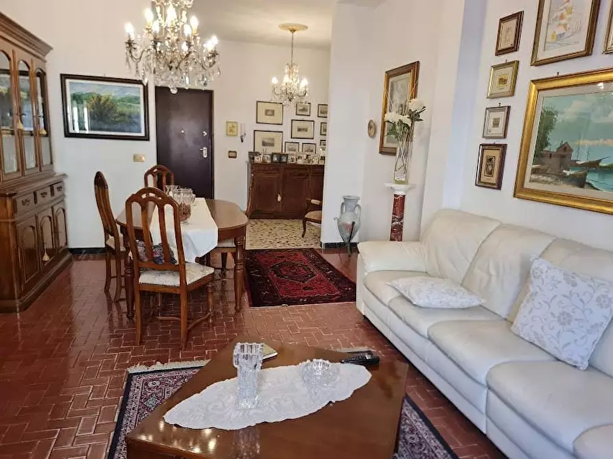 Immagine 3 di Appartamento in vendita  a Carrara