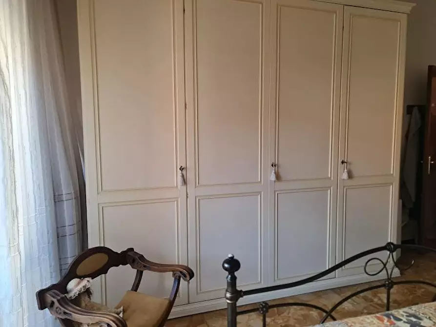 Immagine 11 di Appartamento in vendita  a Carrara