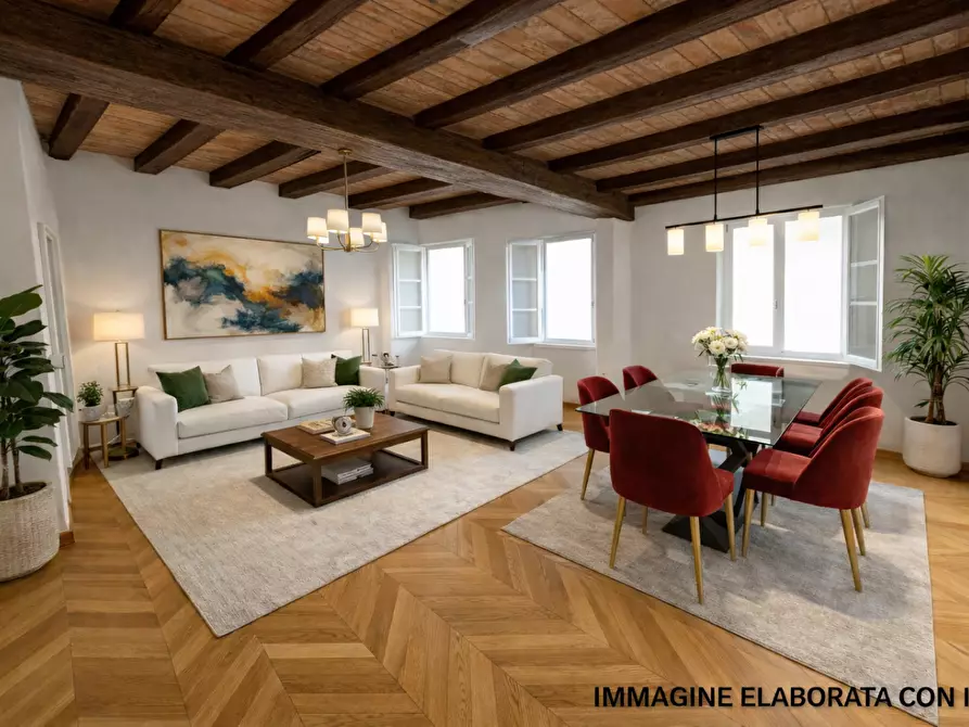 Immagine 2 di Appartamento in vendita  a Lucca