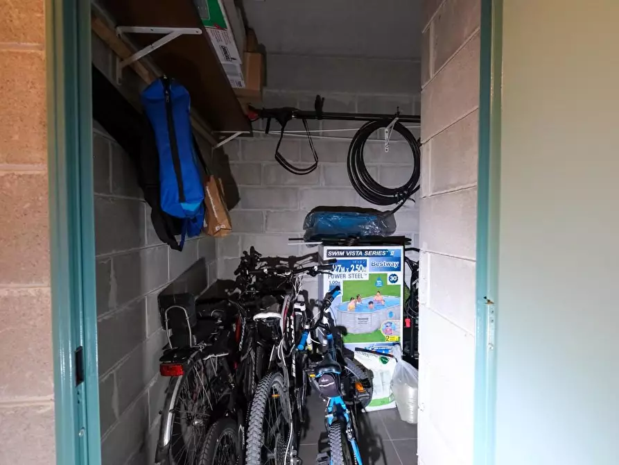 Immagine 2 di Magazzino in vendita  a Peschiera Borromeo