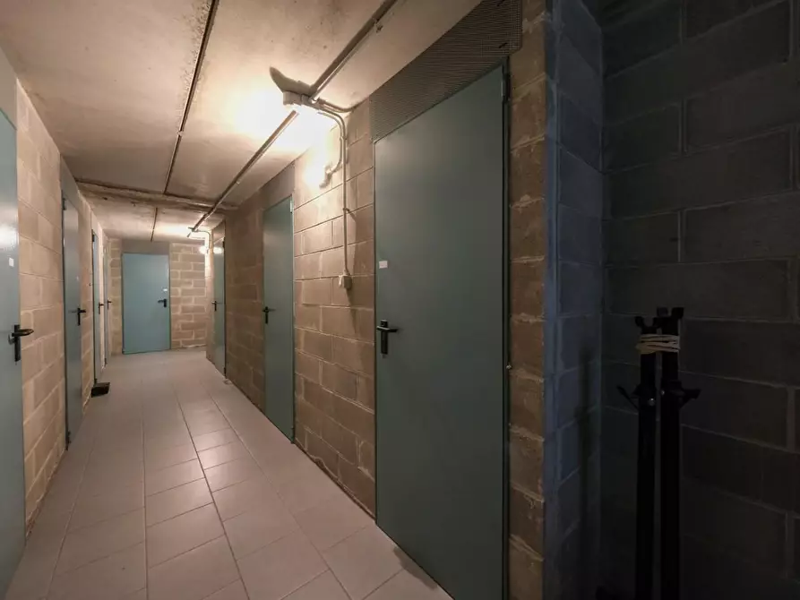 Immagine 1 di Magazzino in vendita  a Peschiera Borromeo