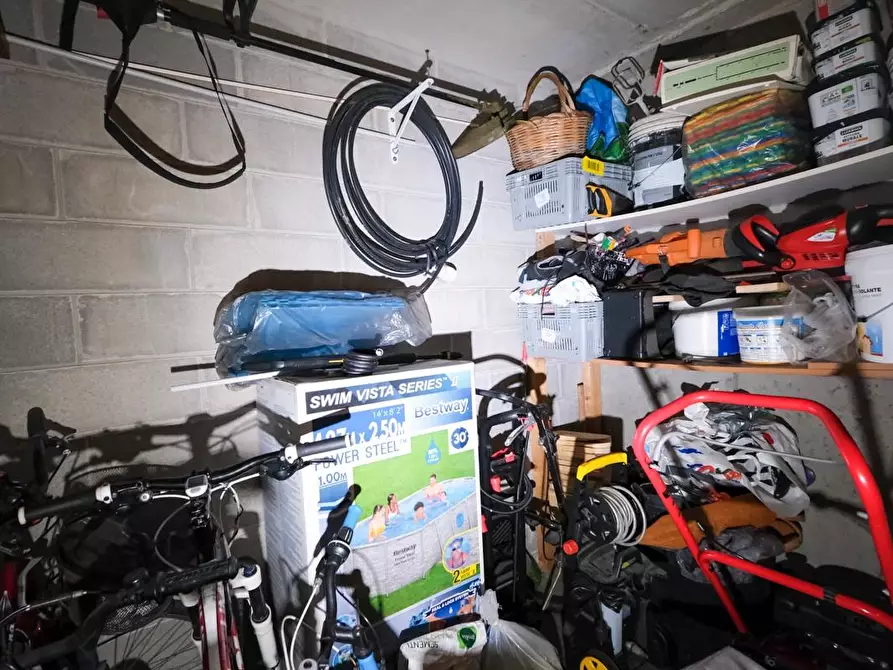 Immagine 3 di Magazzino in vendita  a Peschiera Borromeo