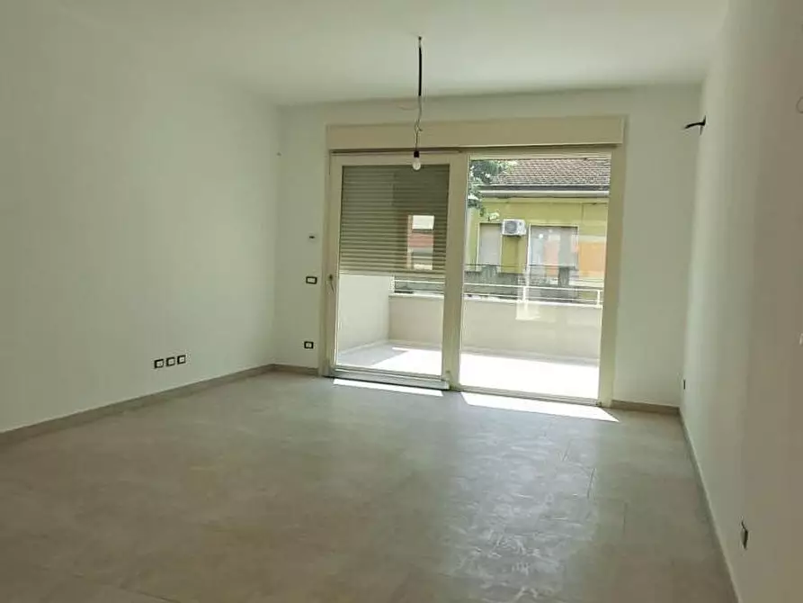 Immagine 15 di Casa trifamiliare in vendita  a Cascina