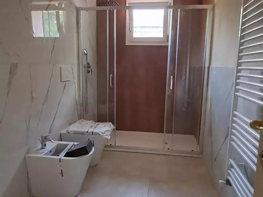 Immagine 20 di Casa trifamiliare in vendita  a Cascina