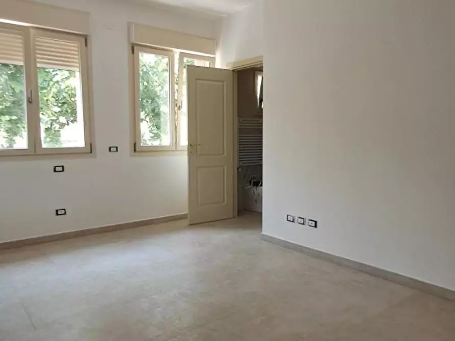 Immagine 21 di Casa trifamiliare in vendita  a Cascina