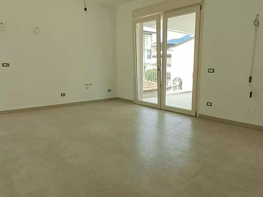 Immagine 7 di Casa trifamiliare in vendita  a Cascina