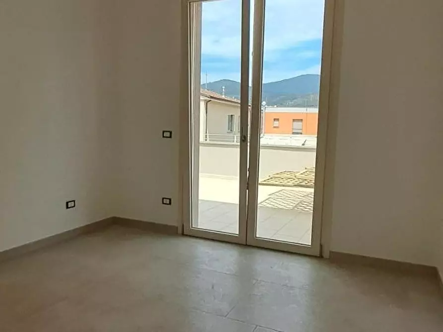 Immagine 13 di Casa trifamiliare in vendita  a Cascina