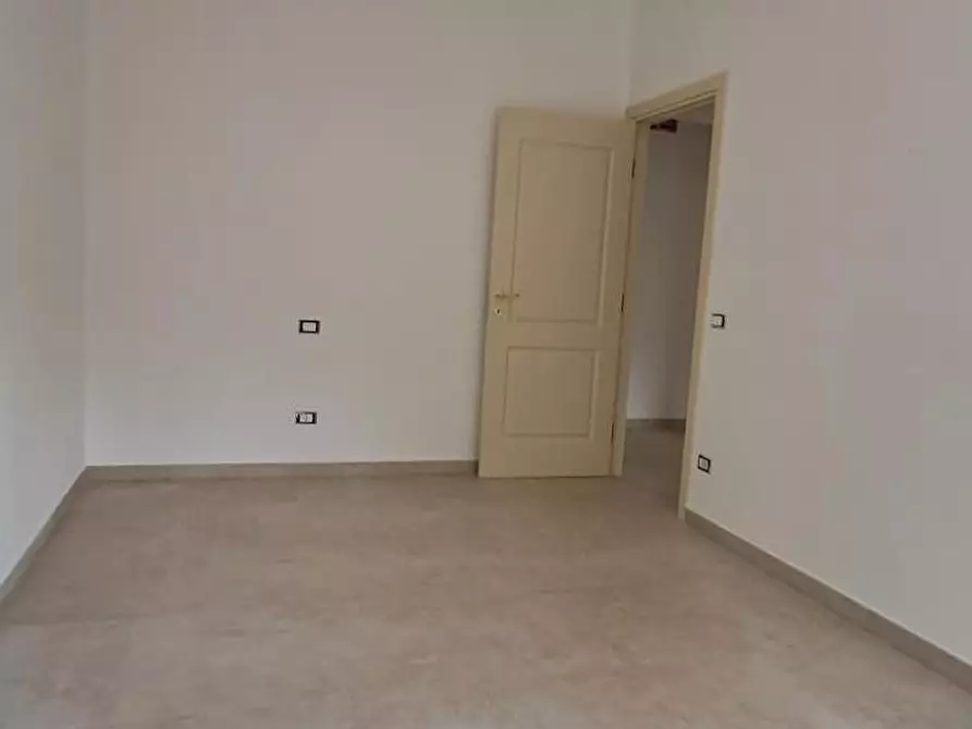 Immagine 11 di Casa trifamiliare in vendita  a Cascina