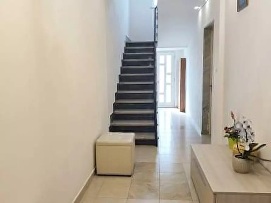 Immagine 1 di Villa in vendita  a Carrara