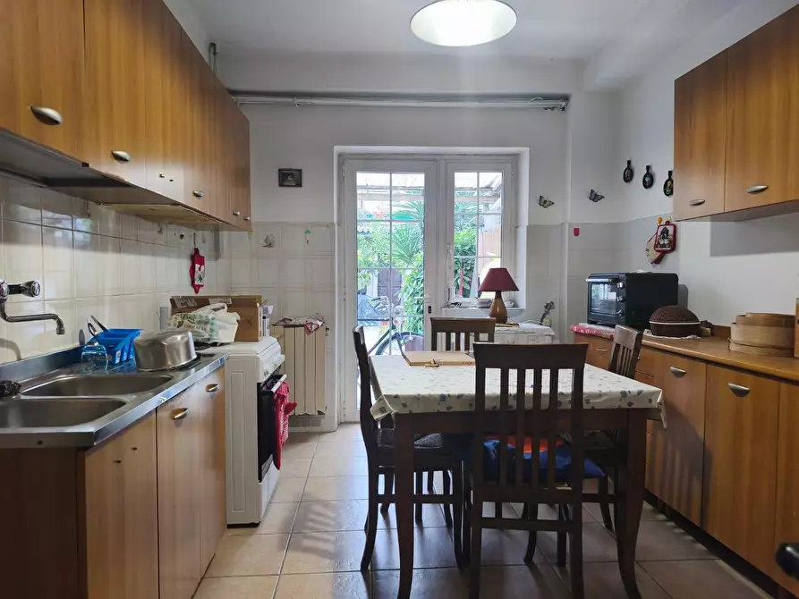 Immagine 9 di Villa in vendita  a Carrara