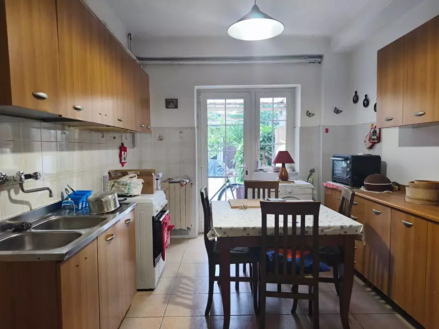 Immagine 8 di Villa in vendita  a Carrara