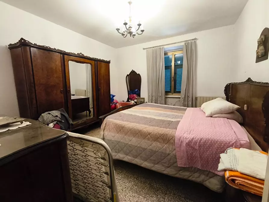 Immagine 17 di Villa in vendita  a Carrara