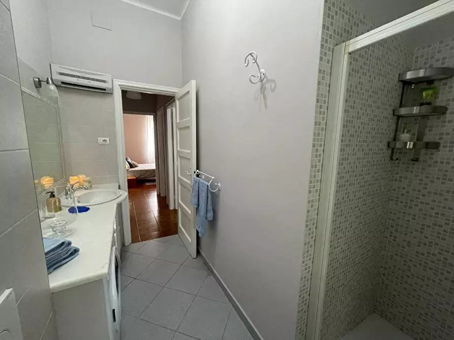 Immagine 17 di Appartamento in affitto  a Carrara