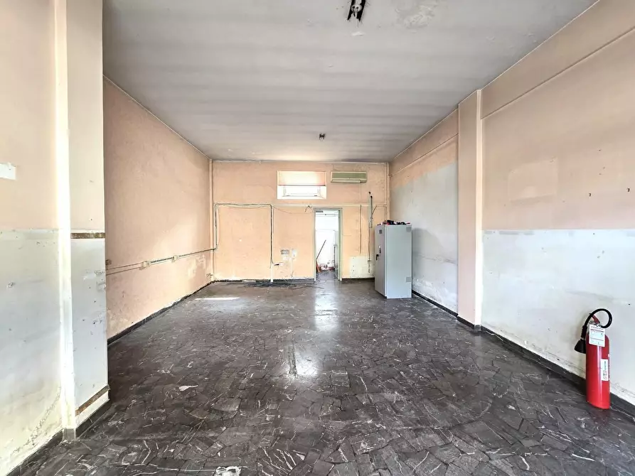 Immagine 7 di Locale commerciale in vendita  a Colle Di Val D'elsa