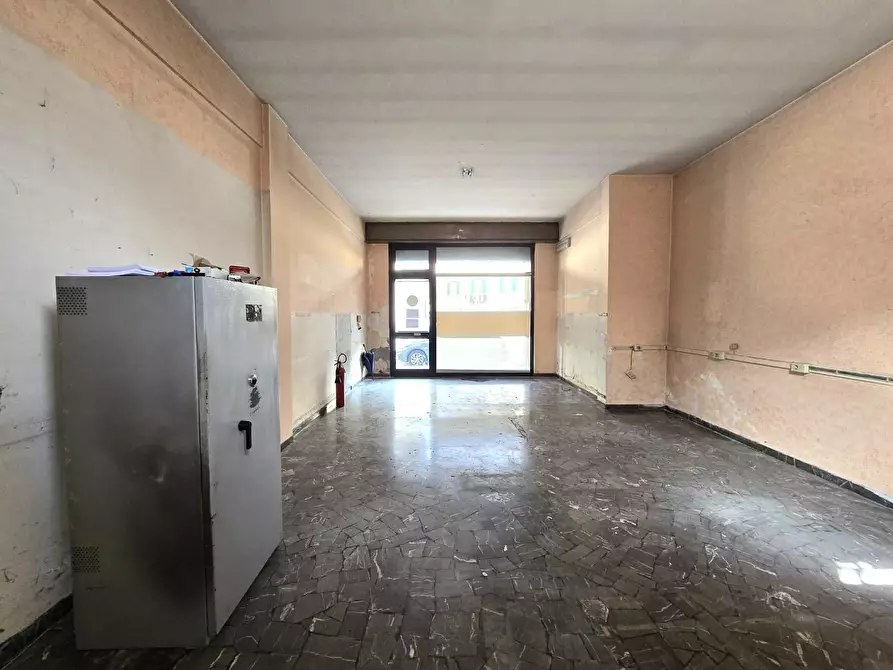 Immagine 8 di Locale commerciale in vendita  a Colle Di Val D'elsa