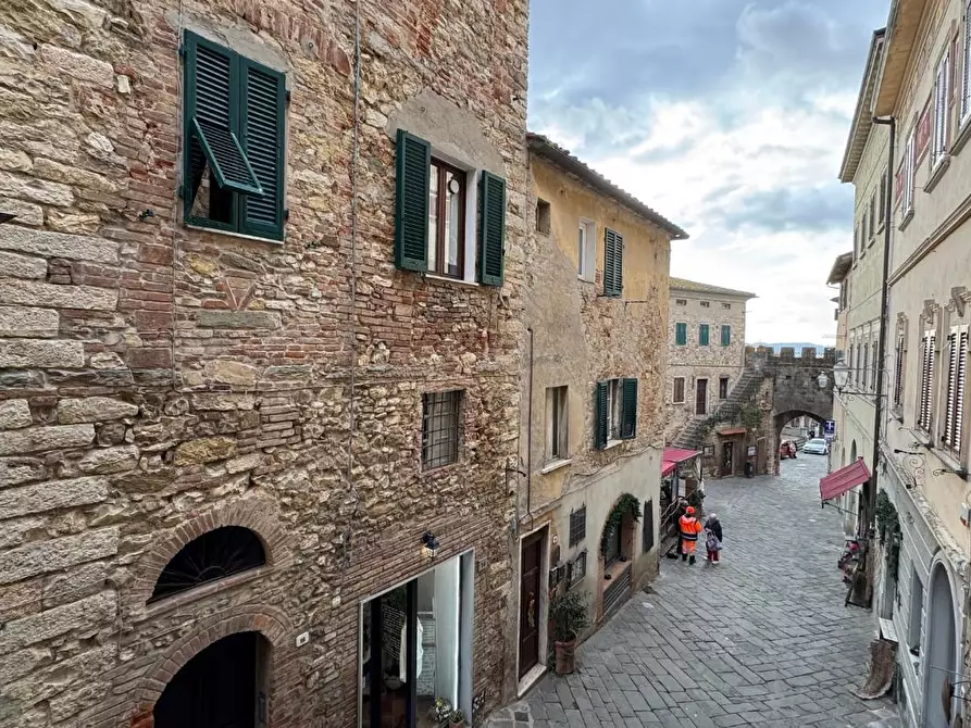 Immagine 10 di Appartamento in vendita  a Suvereto