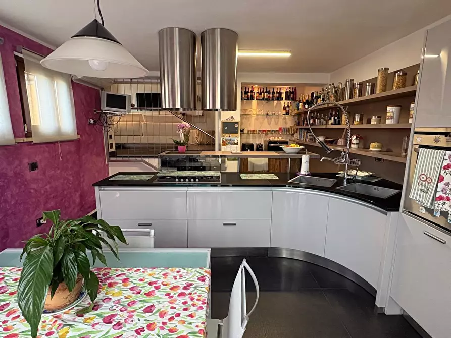 Immagine 7 di Appartamento in vendita  a Campiglia Marittima