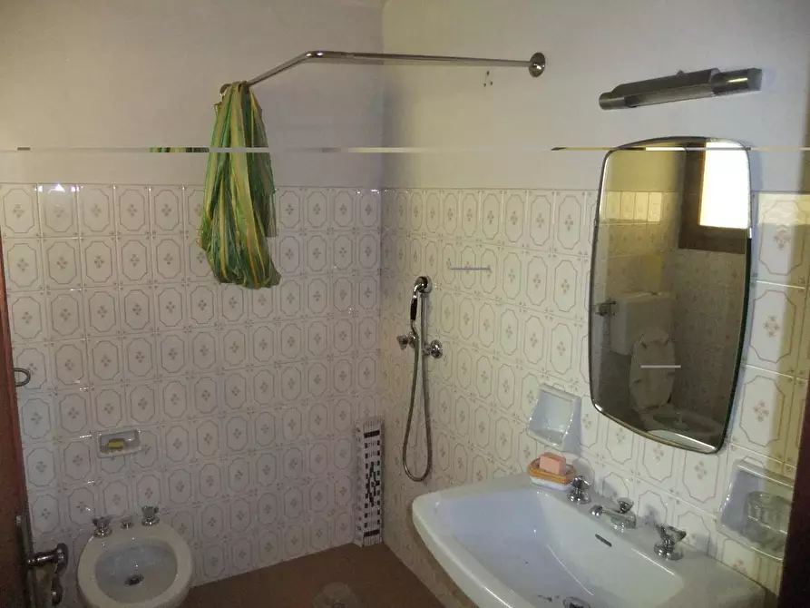 Immagine 17 di Villa in vendita  a Seravezza