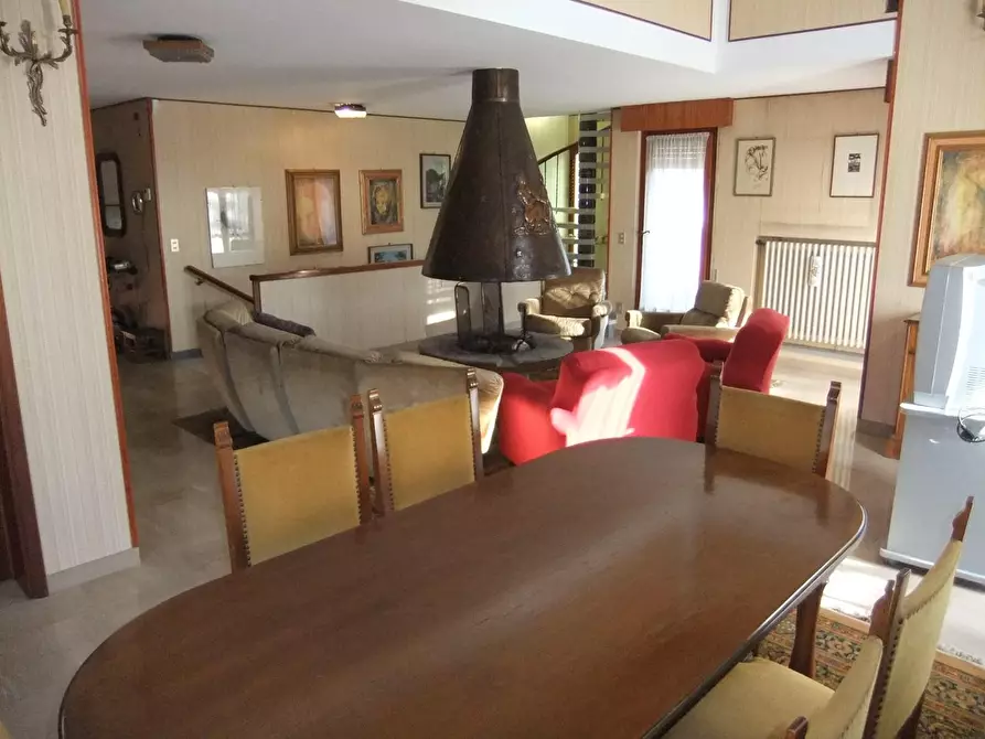 Immagine 5 di Villa in vendita  a Seravezza