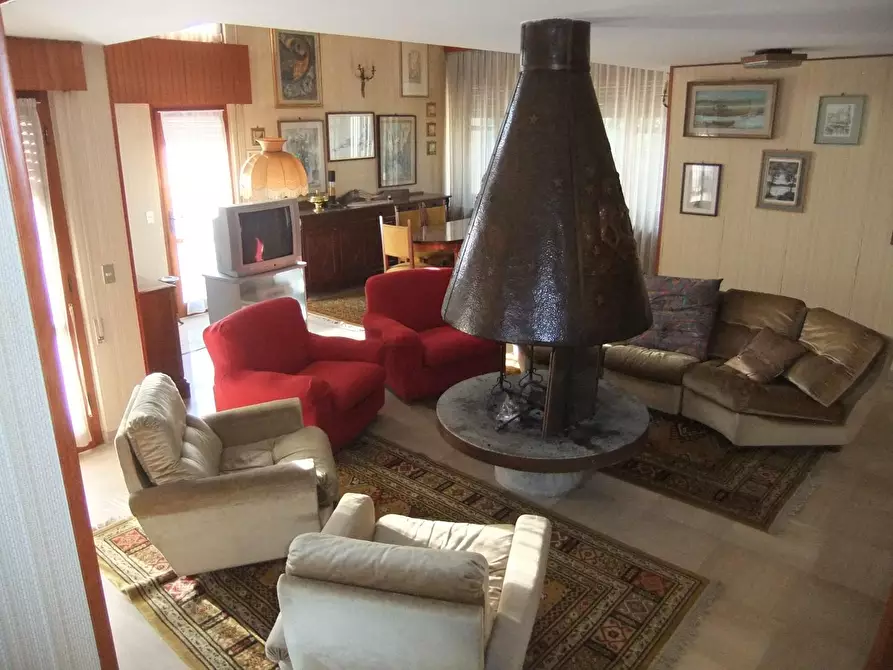 Immagine 7 di Villa in vendita  a Seravezza