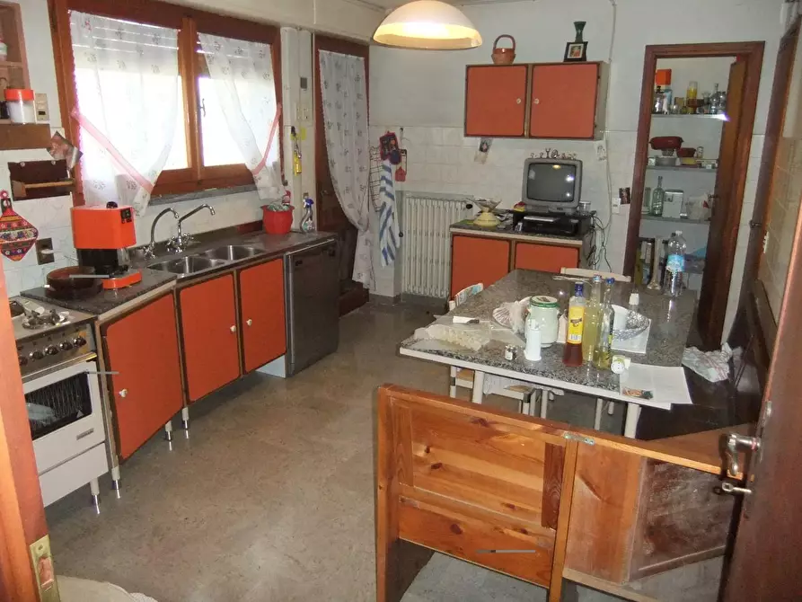 Immagine 9 di Villa in vendita  a Seravezza