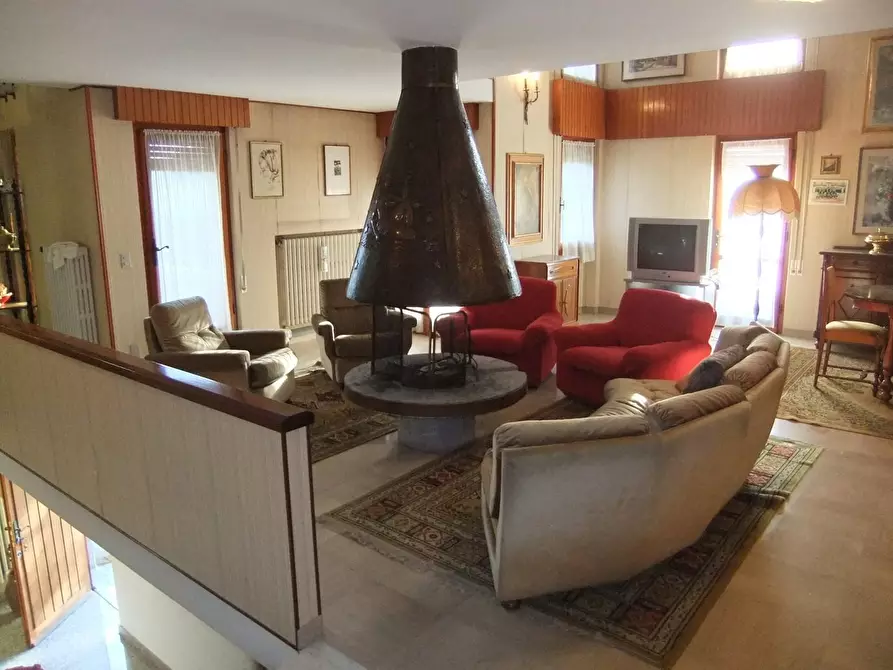 Immagine 4 di Villa in vendita  a Seravezza