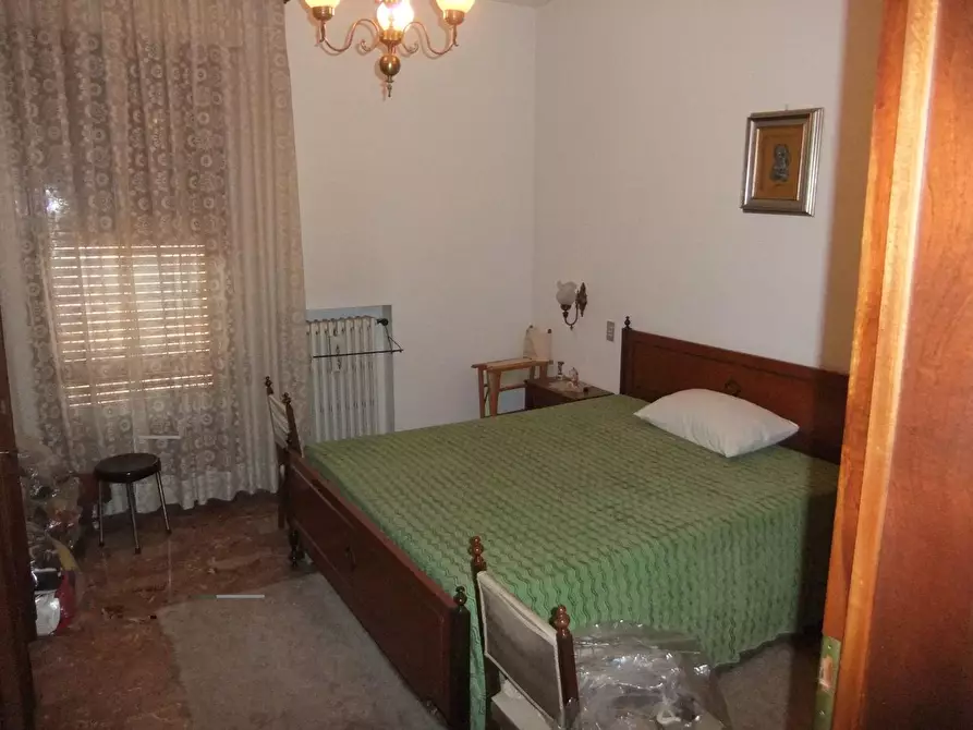 Immagine 11 di Villa in vendita  a Seravezza