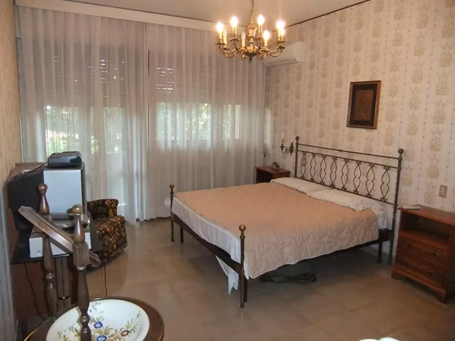 Immagine 18 di Villa in vendita  a Seravezza