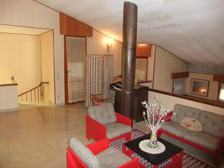 Immagine 3 di Villa in vendita  a Seravezza