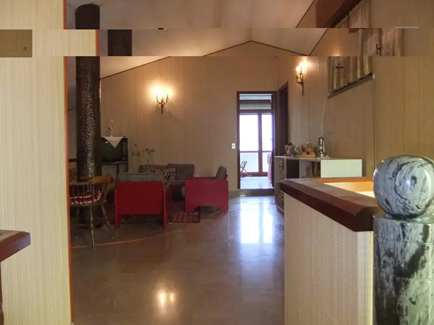 Immagine 1 di Villa in vendita  a Seravezza