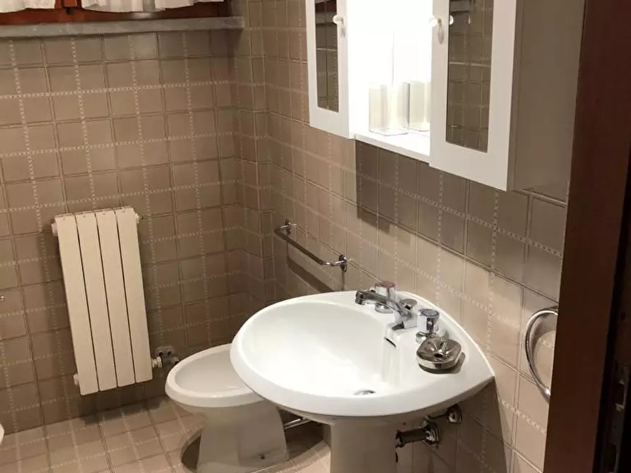 Immagine 11 di Appartamento in affitto  a Massa