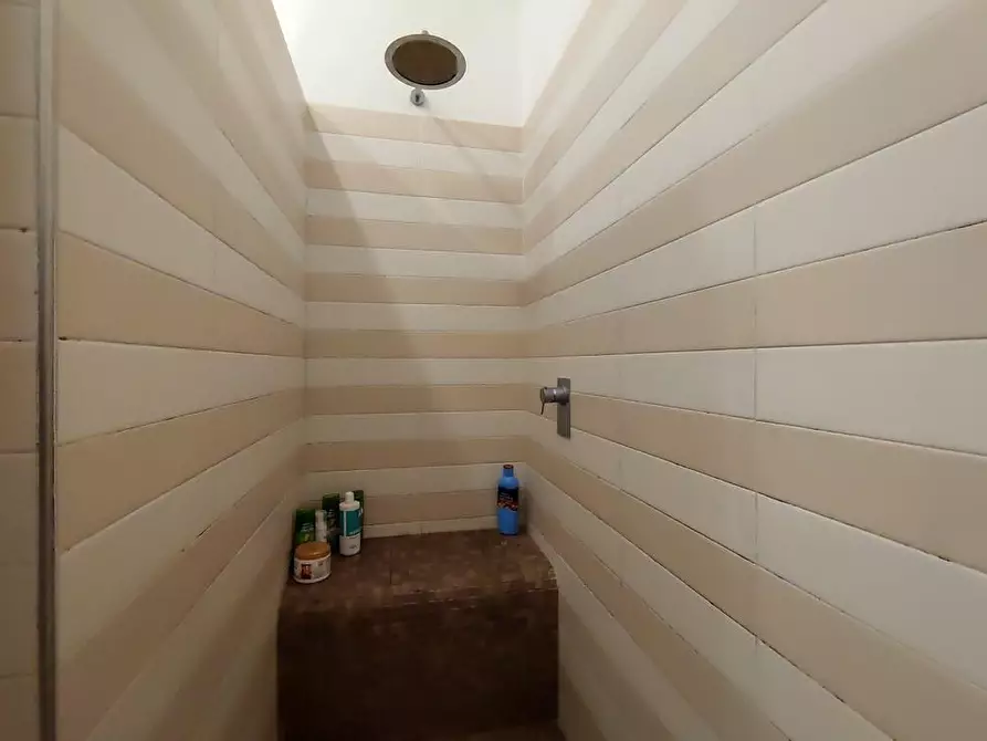 Immagine 21 di Appartamento in vendita  a Camaiore