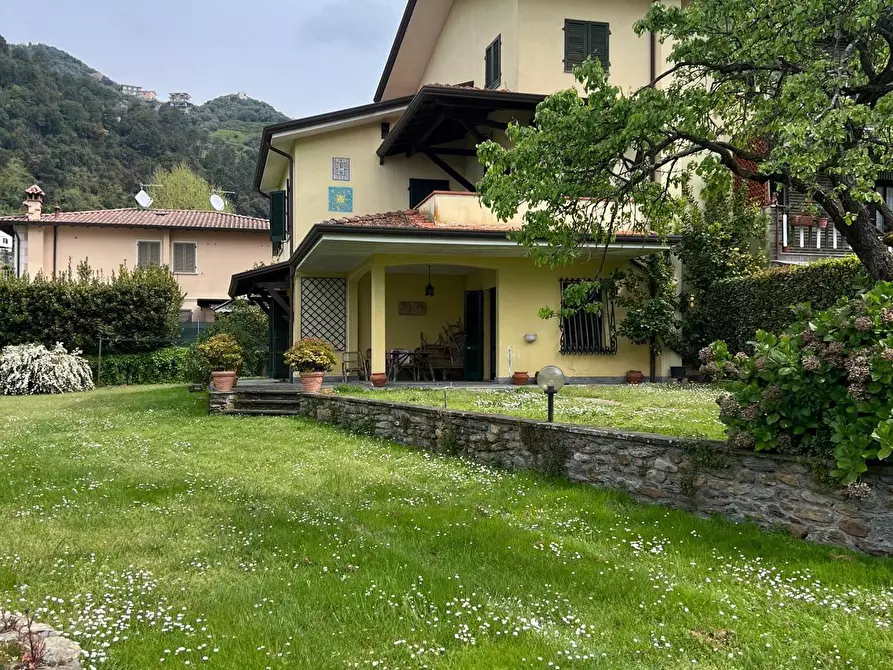 Immagine 2 di Casa bifamiliare in vendita  a Montignoso