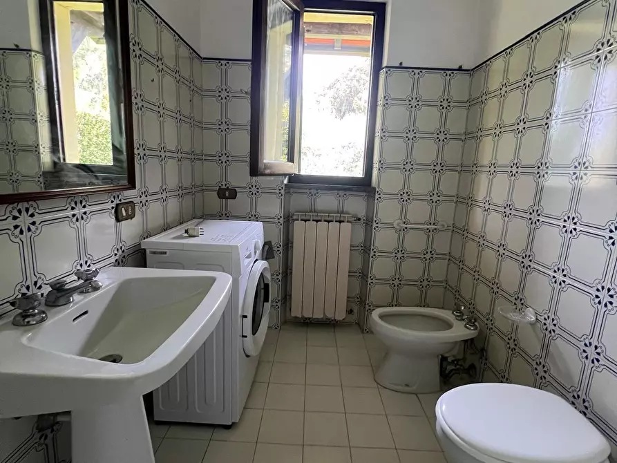 Immagine 15 di Casa bifamiliare in vendita  a Montignoso