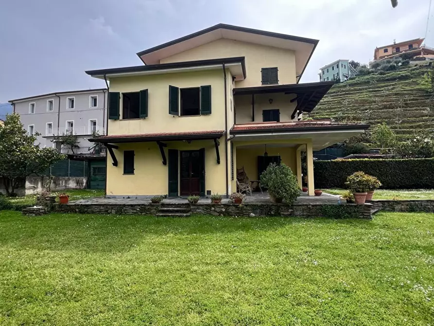 Immagine 3 di Casa bifamiliare in vendita  a Montignoso