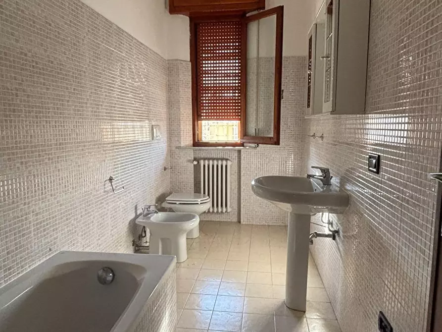 Immagine 12 di Villa in affitto  a Cascina