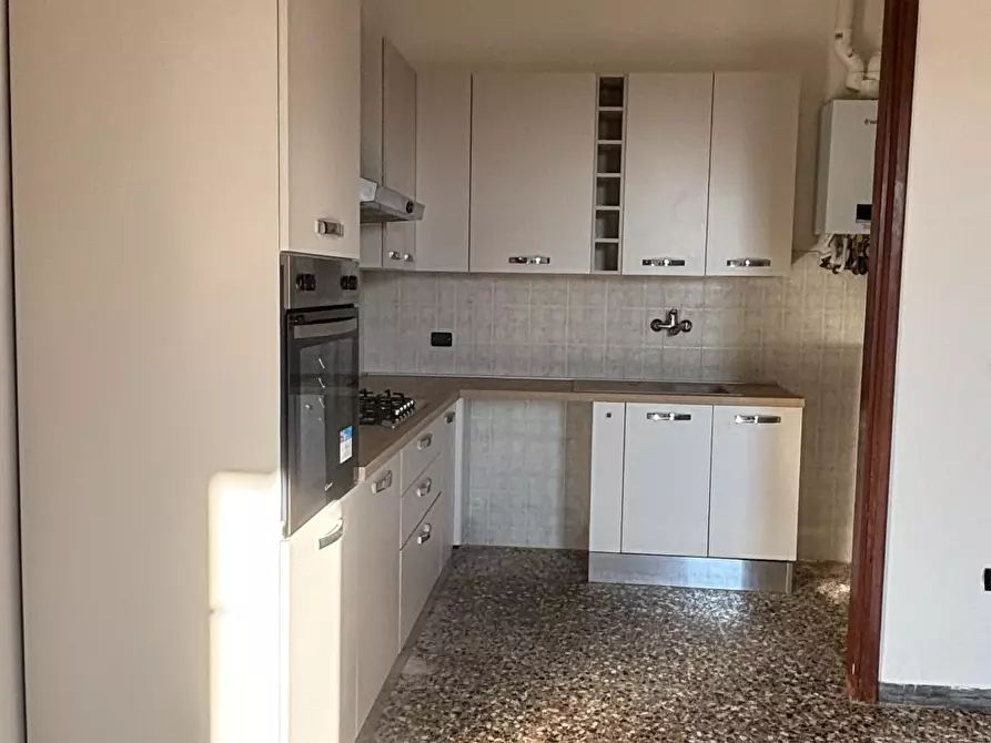 Immagine 3 di Villa in affitto  a Cascina