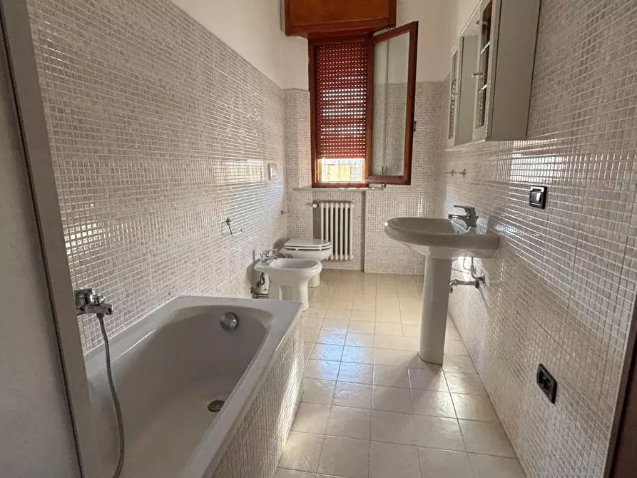 Immagine 13 di Villa in affitto  a Cascina