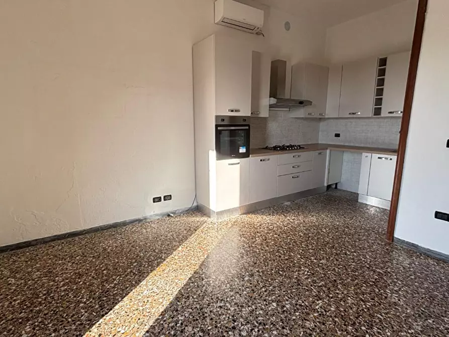 Immagine 2 di Villa in affitto  a Cascina