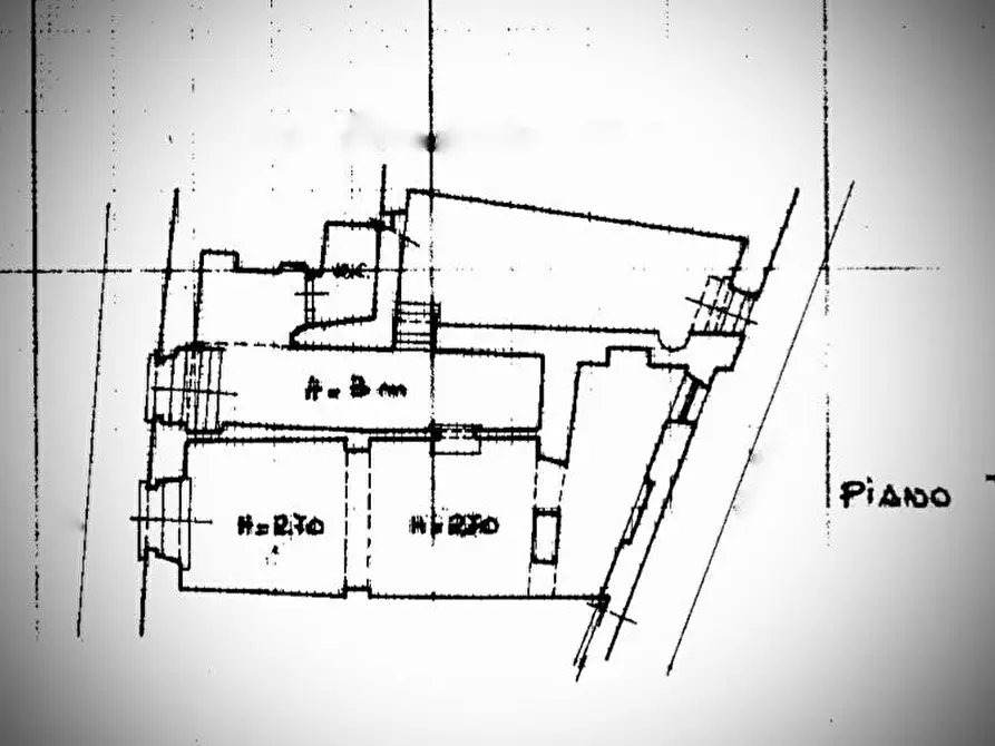 Immagine 1 di Locale commerciale in vendita  a Massa