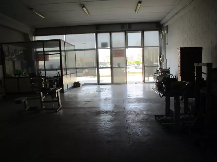 Immagine 3 di Capannone industriale in vendita  a Pontedera
