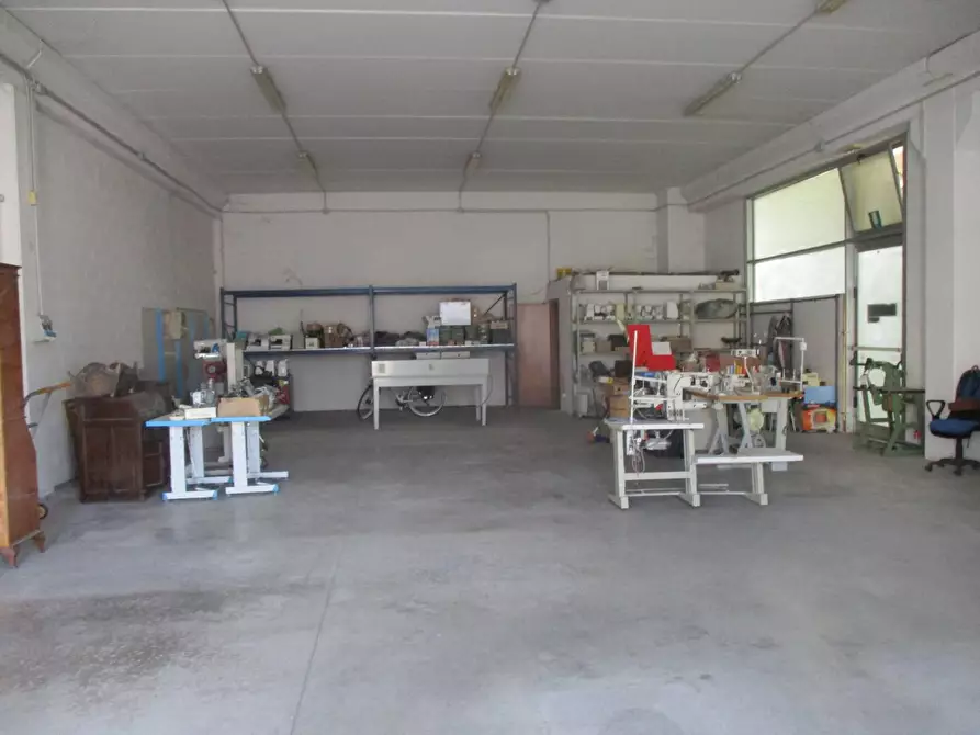 Immagine 1 di Capannone industriale in vendita  a Pontedera