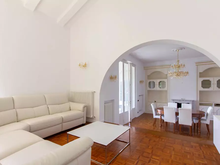 Immagine 11 di Villa in vendita  a San Giuliano Terme