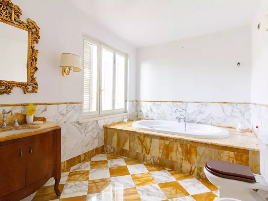 Immagine 34 di Villa in vendita  a San Giuliano Terme