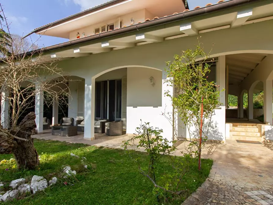 Immagine 6 di Villa in vendita  a San Giuliano Terme