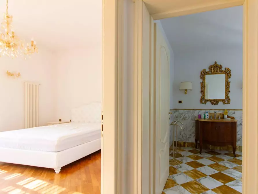 Immagine 28 di Villa in vendita  a San Giuliano Terme