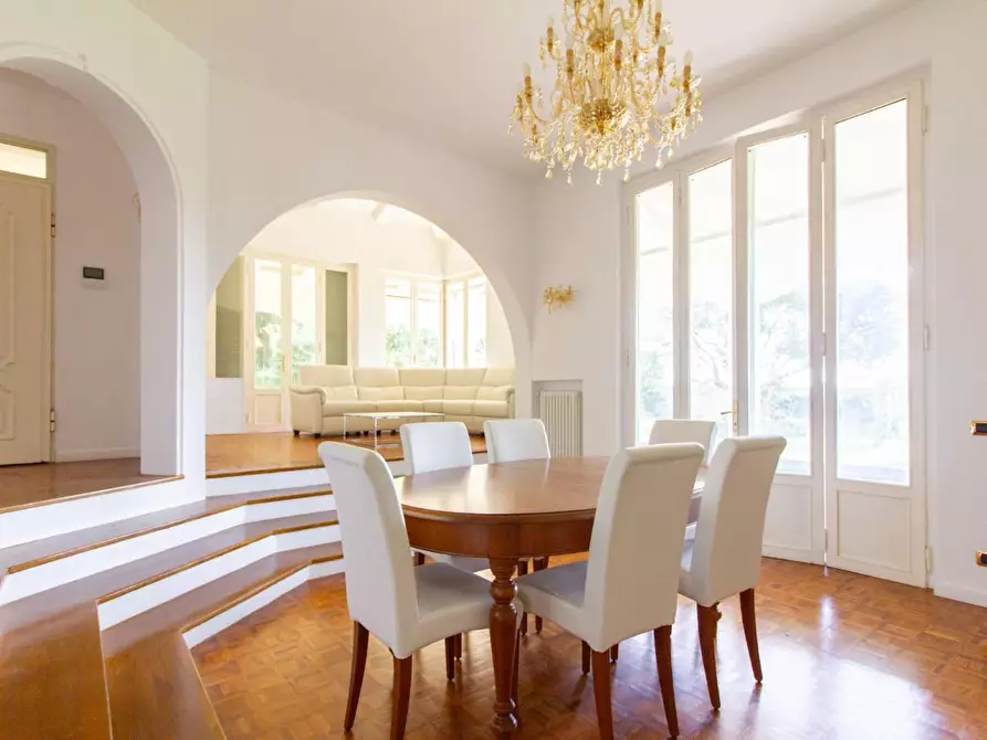 Immagine 9 di Villa in vendita  a San Giuliano Terme